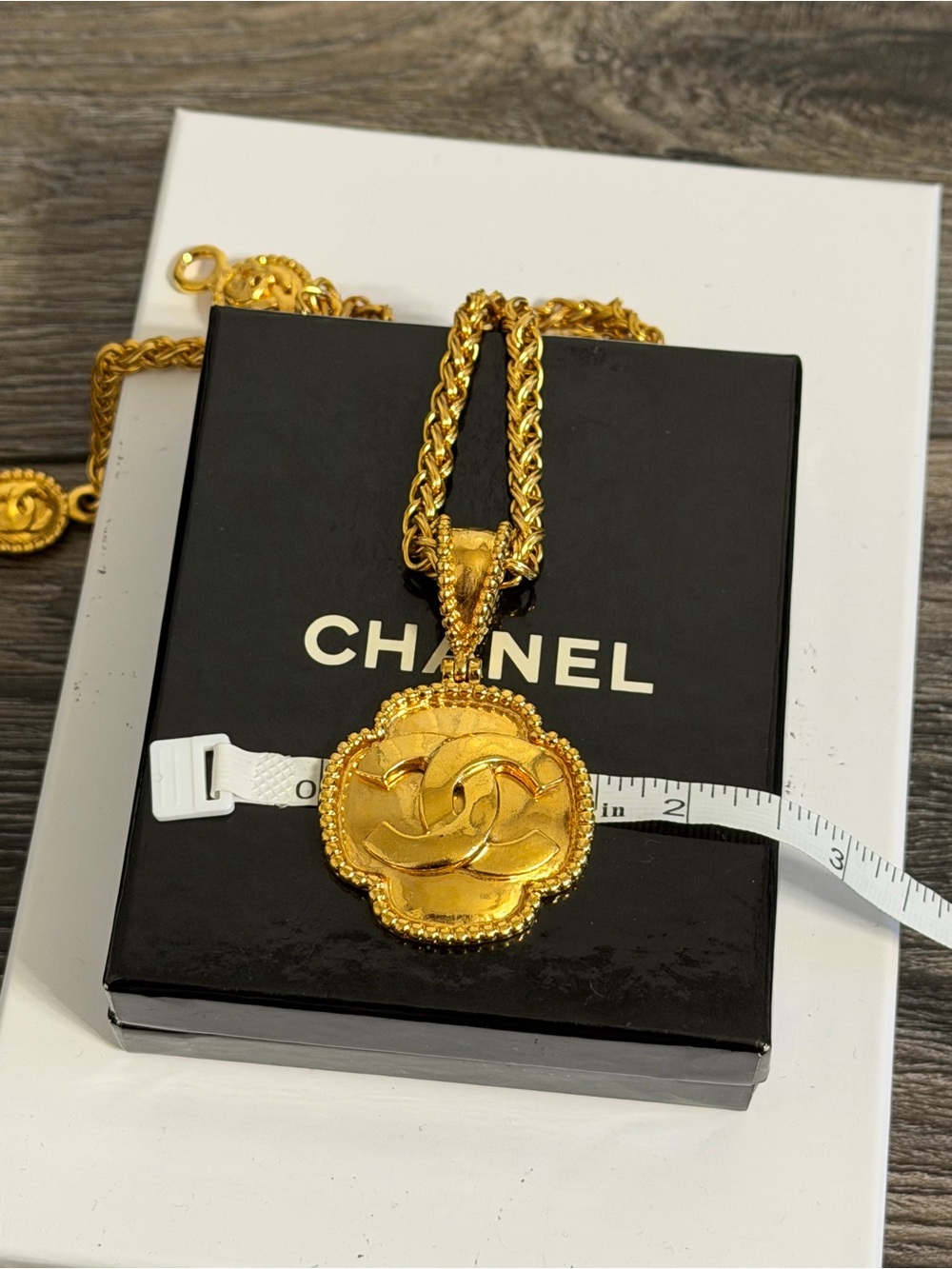 CHANEL Vintage Gold CC Clover Pendant Chain Pendant Necklace, 1996 - Picture 6 of 9